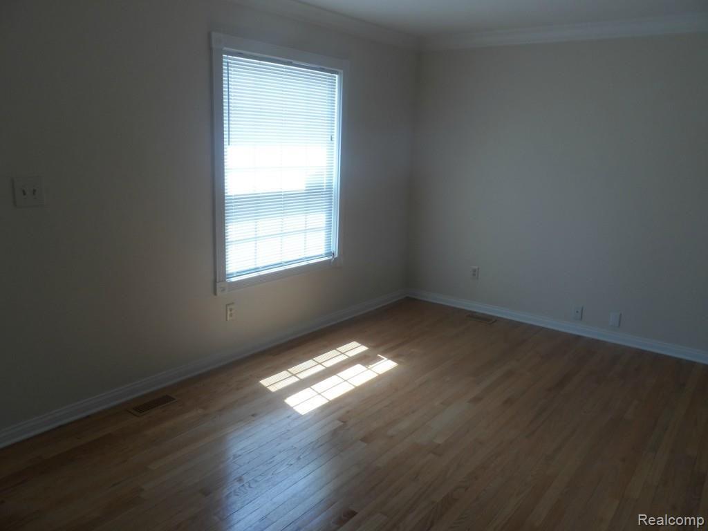 45591 Ledgewood Street, Unit 9 Macomb, MI 48044 - Photo 3 of 14