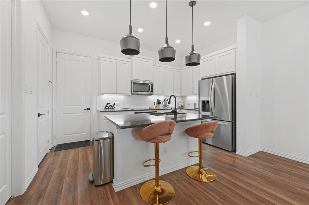 7562 Edgeware Road Dallas, TX 75228 - Photo 2 of 25
