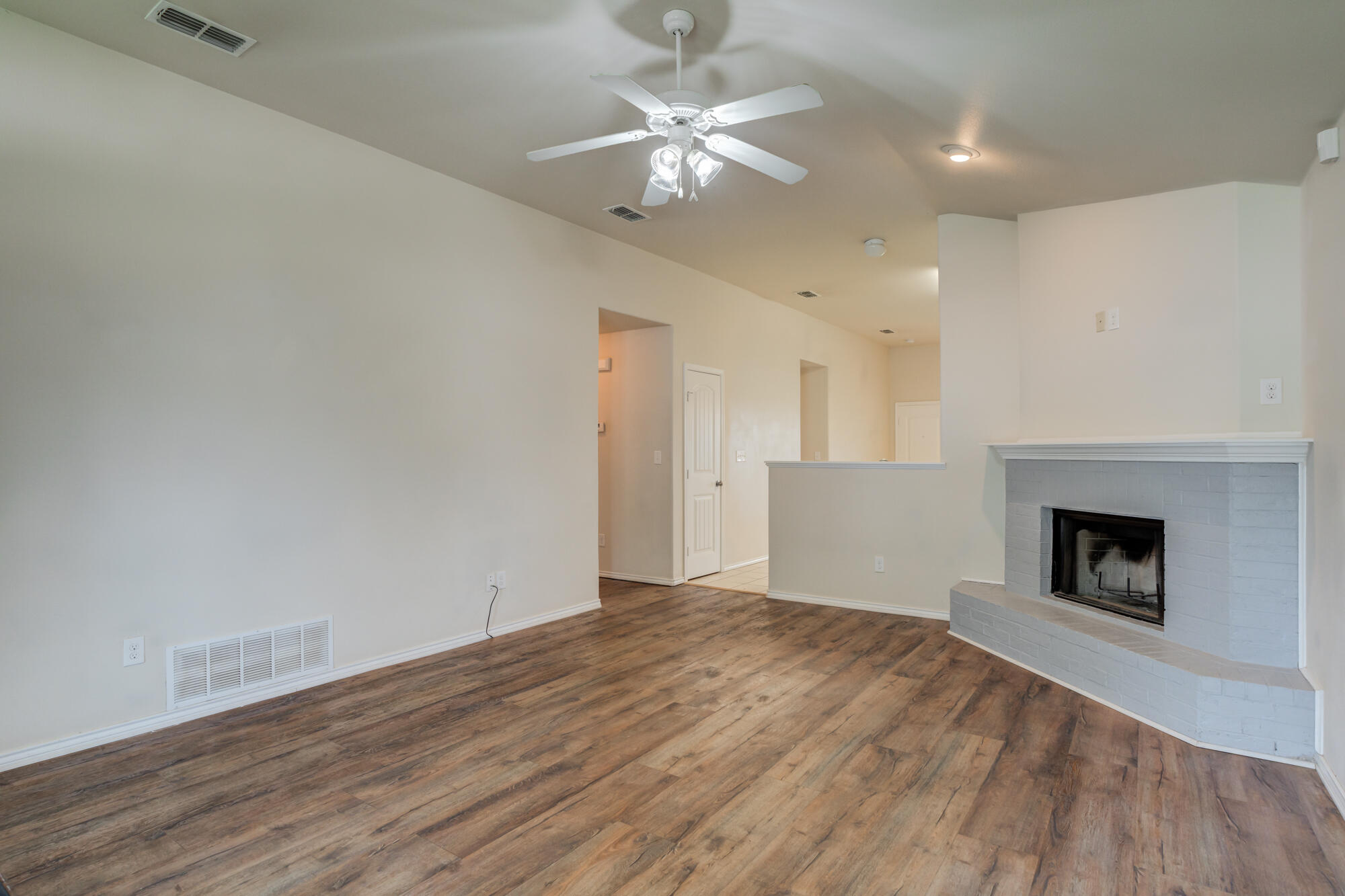 7033 94th Street Lubbock, TX 79424 - Photo 6 of 31 DSC01037_38_39_40_41
