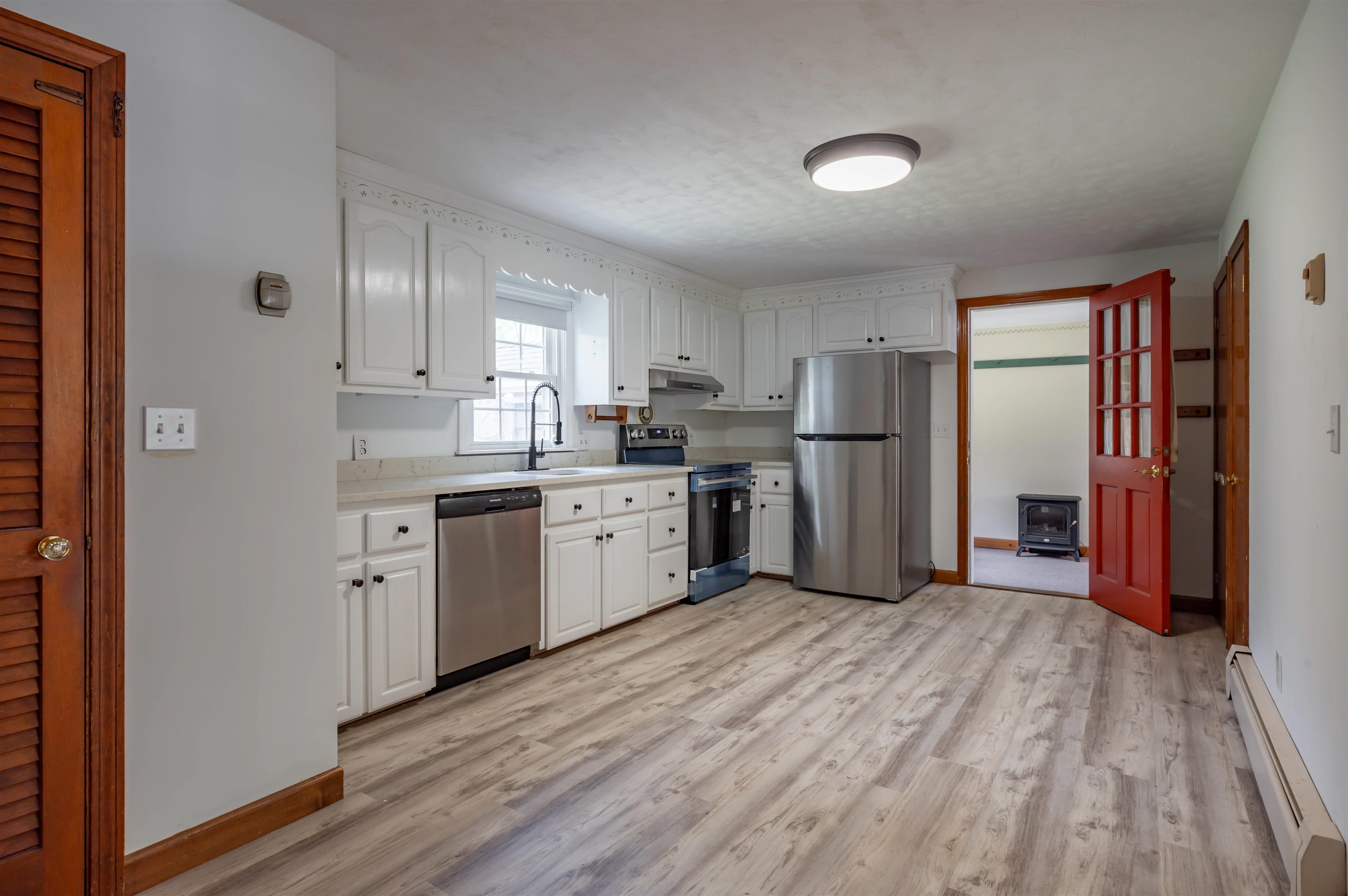 54 Towle Road Chester, NH 03036 - Photo 5 of 37