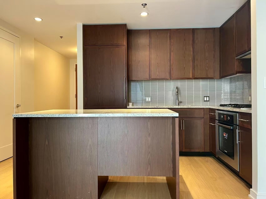 580 Washington Street, Unit 6D Boston, MA 02111 - Photo 7 of 17