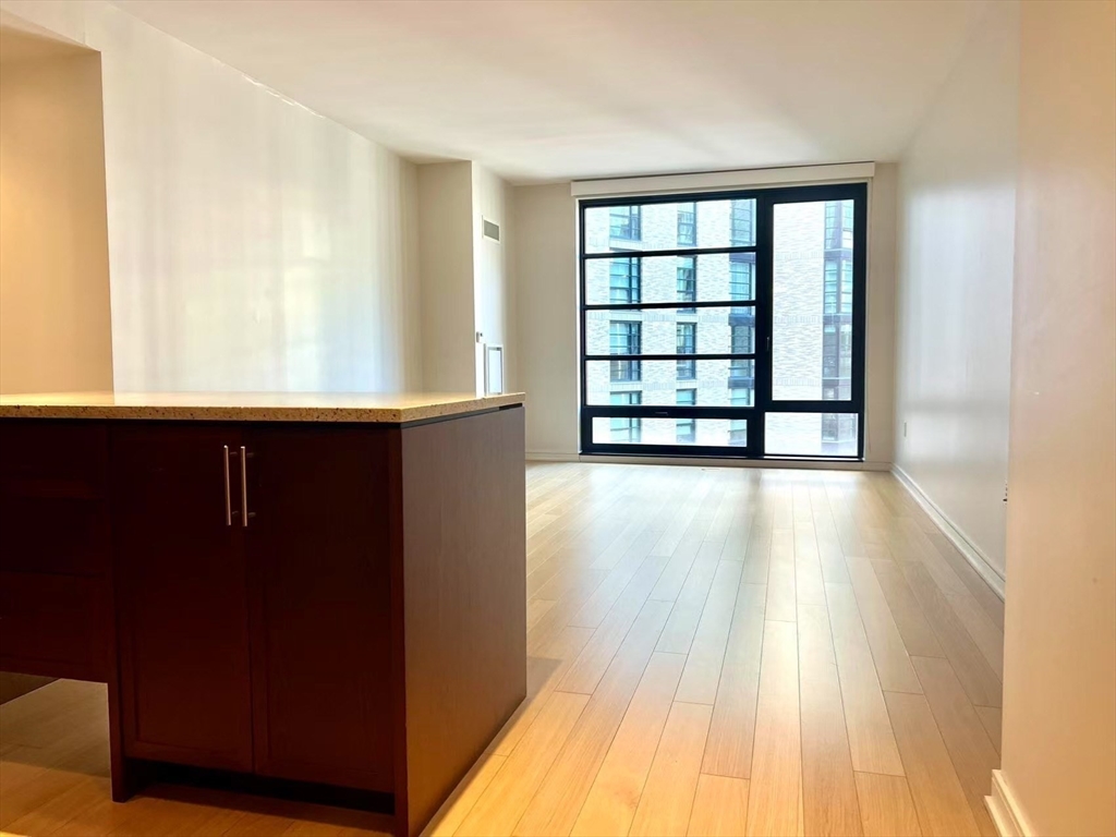 580 Washington Street, Unit 6D Boston, MA 02111 - Photo 8 of 17