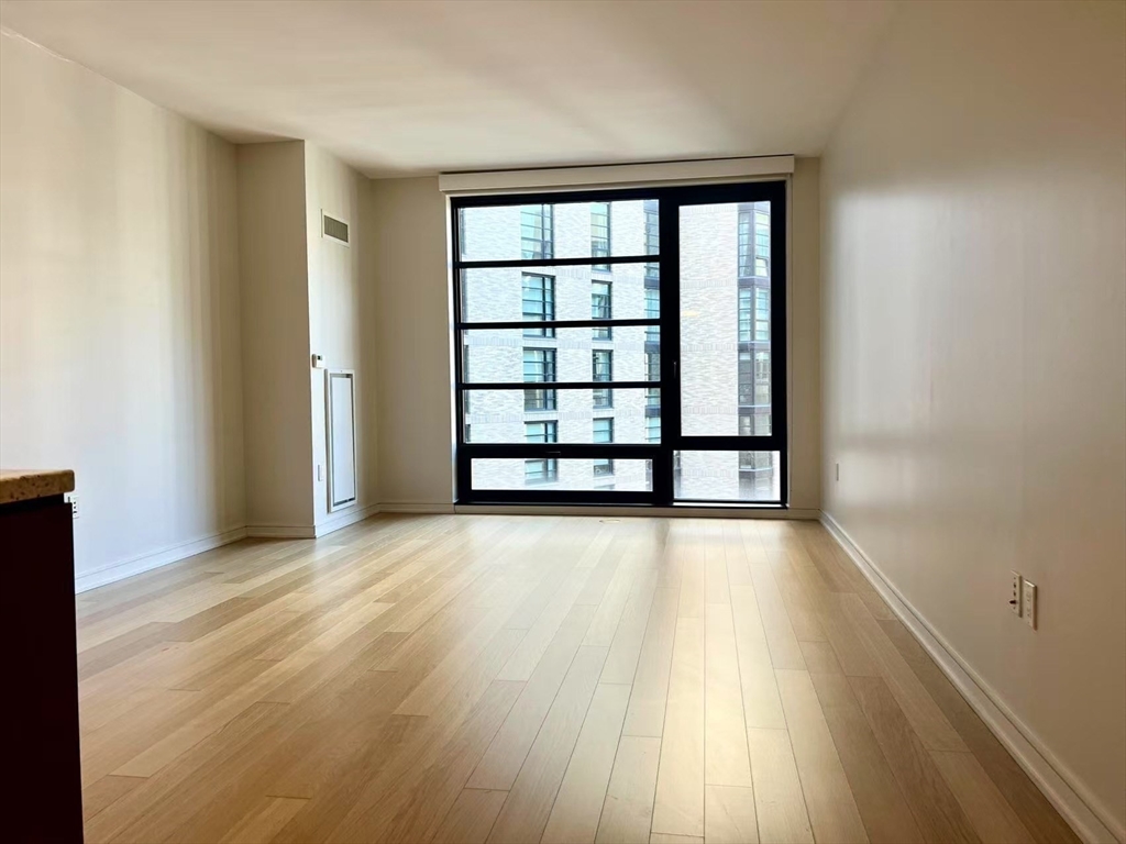 580 Washington Street, Unit 6D Boston, MA 02111 - Photo 9 of 17