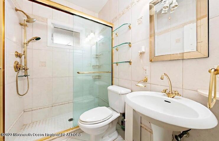 214 Cliftwood Road Oakhurst, NJ 07755 - Photo 22 of 61 a bathroom with a sink toilet and shower