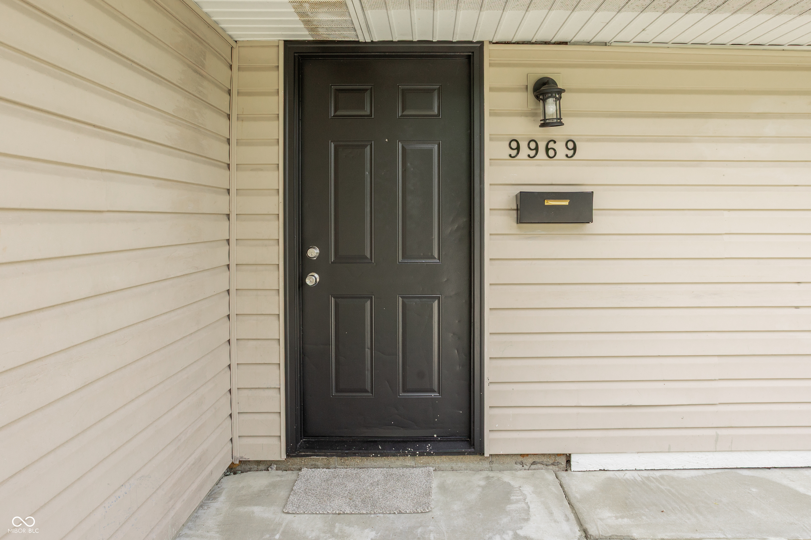 9969 Montery Road Indianapolis, IN 46235 - Photo 2 of 29