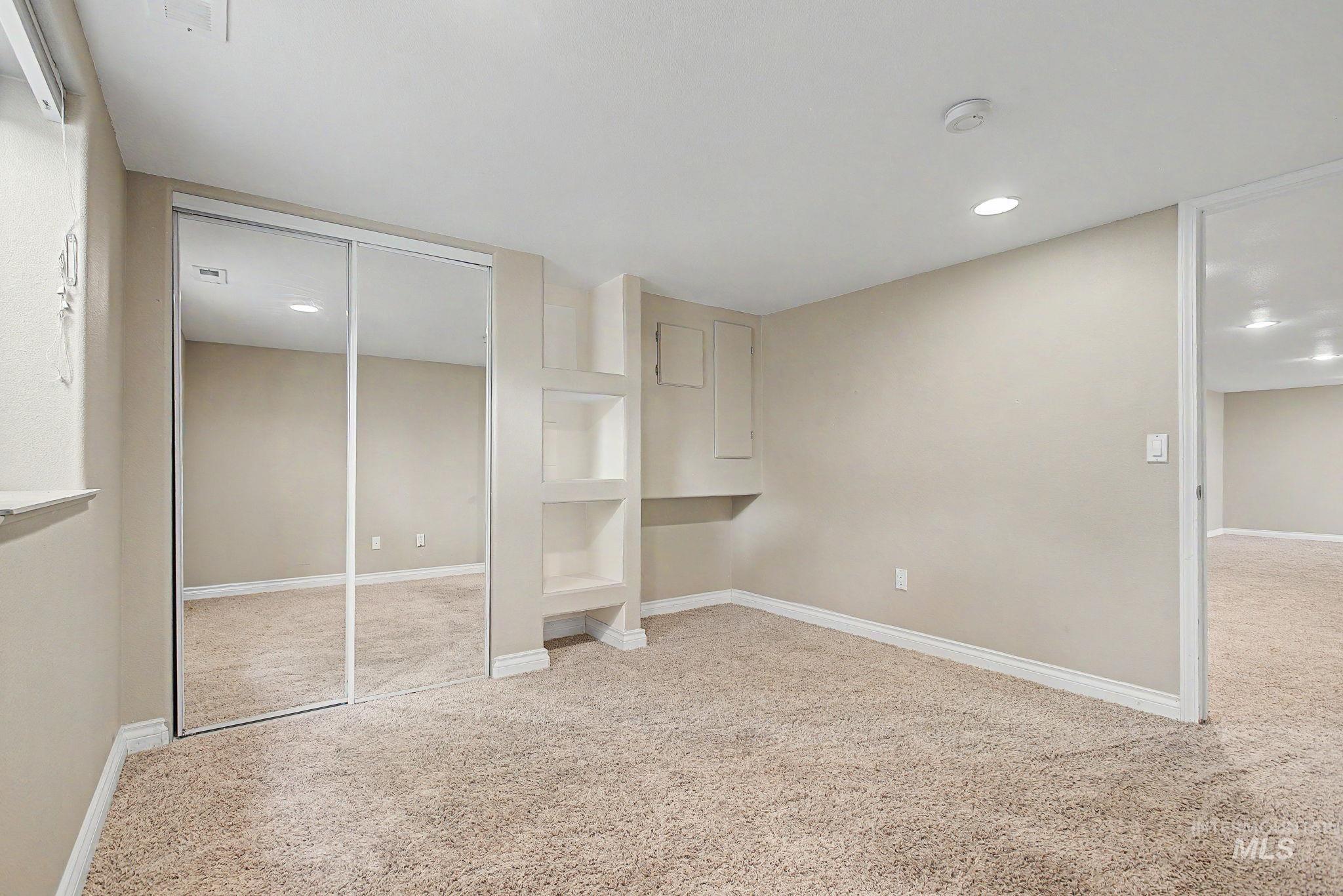 3314 6th Street Lewiston, ID 83501 - Photo 35 of 50 Spacious room featuring neutral carpeting and light wall tones