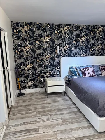 a view of a livingroom with furniture