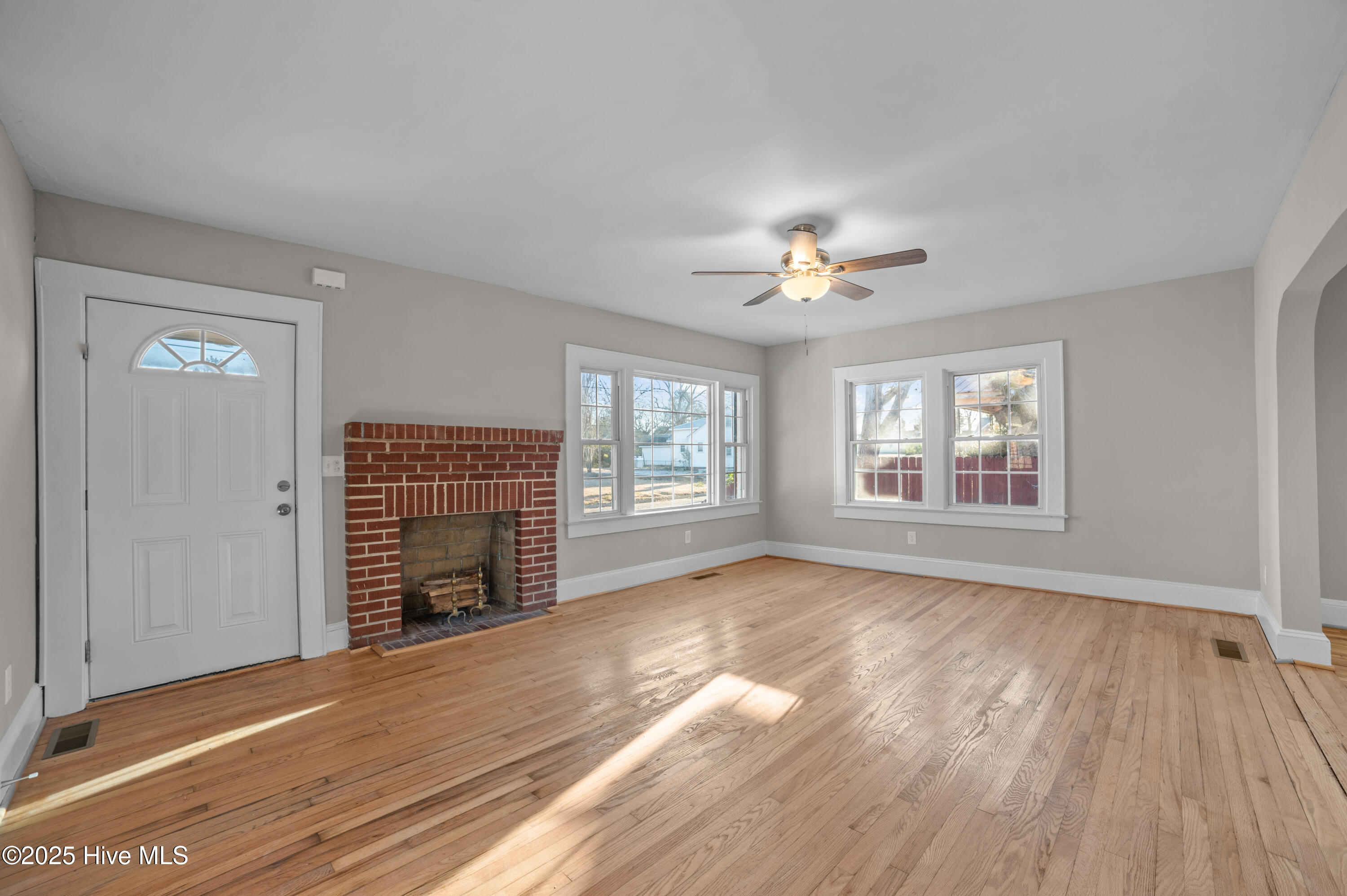 117 Reddick Street Williamston, NC 27892 - Photo 17 of 40 17 LIVING ROOM