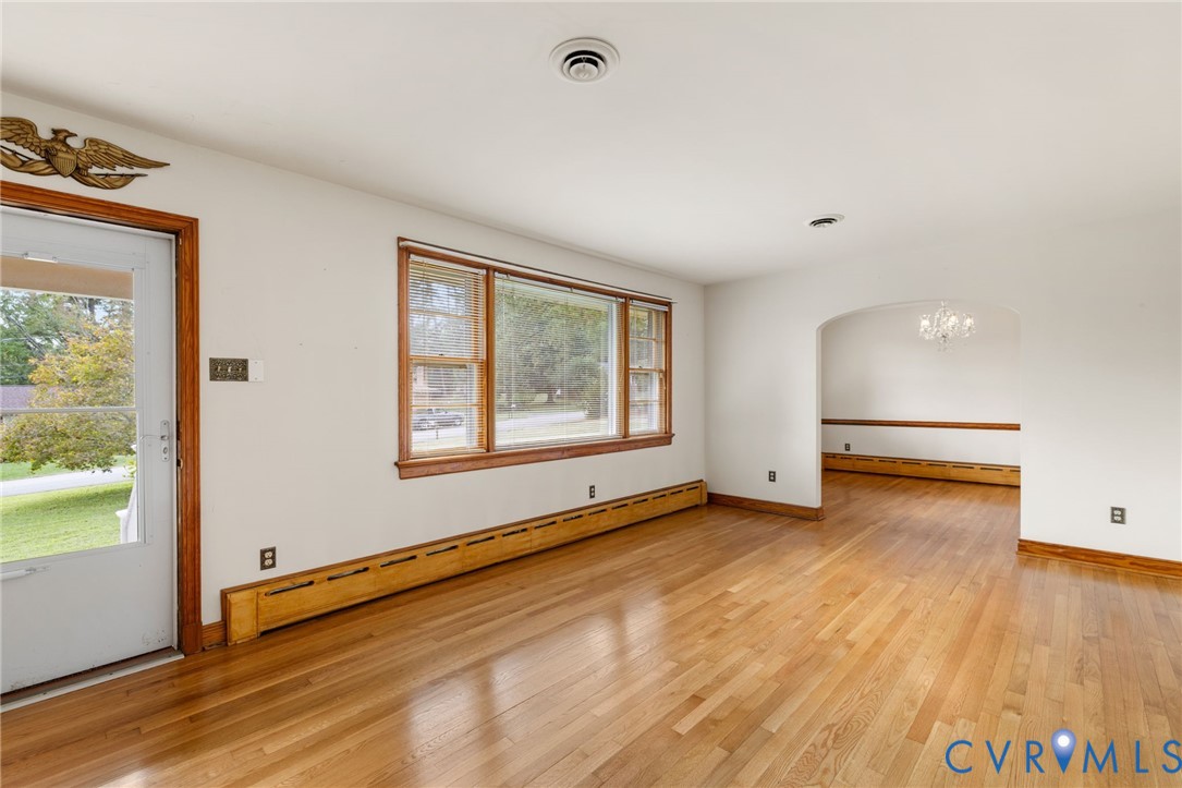 4029 Flintridge Road Richmond, VA 23235 - Photo 4 of 27 FRESHLY REFINISHED HARDWOODS!