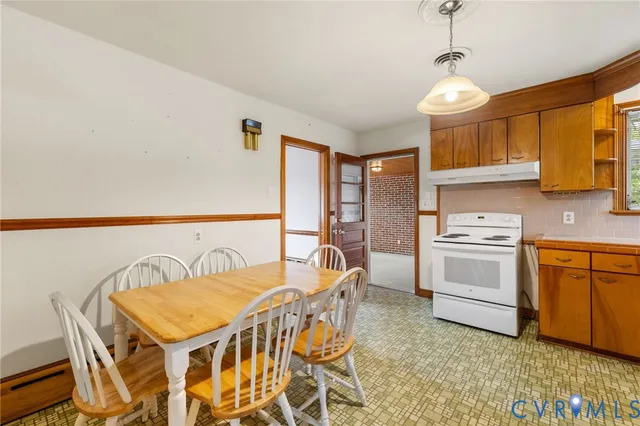 a kitchen that has a table and chairs in it