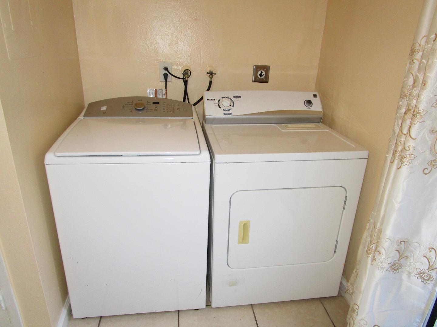 7759 Murray Avenue Gilroy, CA 95020 - Photo 5 of 11 a utility room with dryer and washer