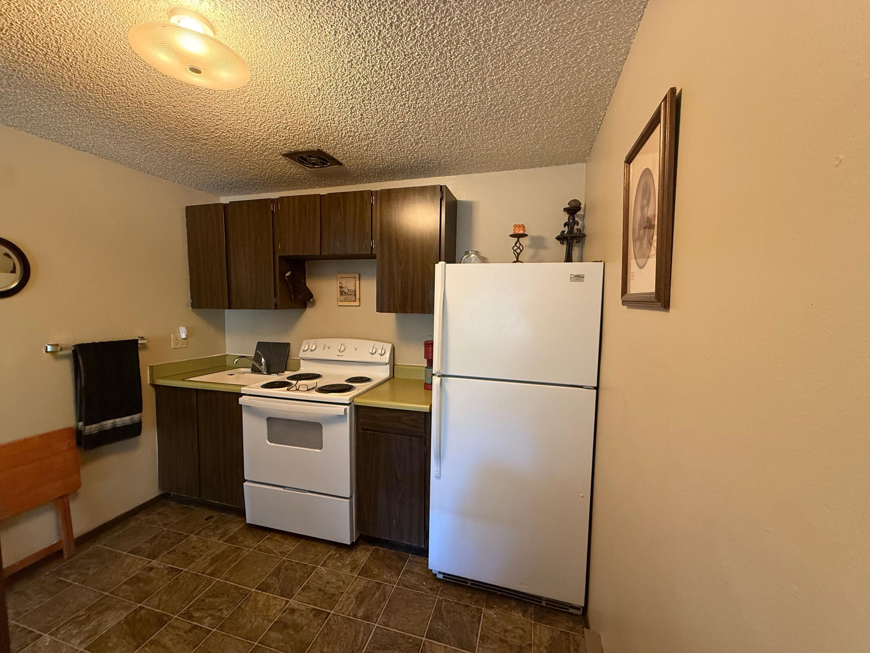 1700 Northeast Wells Acres Road, Unit 3 Bend, OR 97701 - Photo 6 of 15 IMG_0307