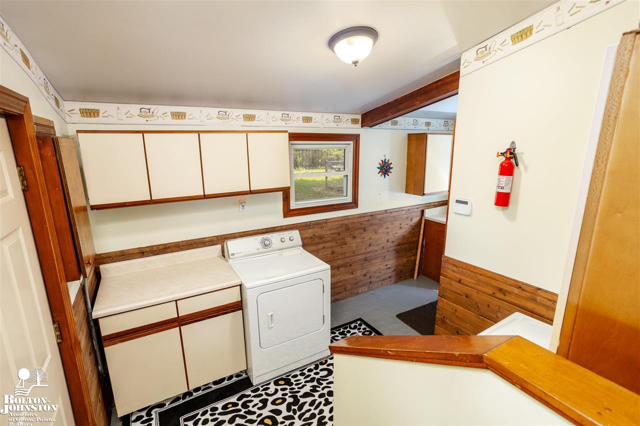 2073 Ridgemont Road Grosse Pointe Woods, MI 48236 - Photo 12 of 21