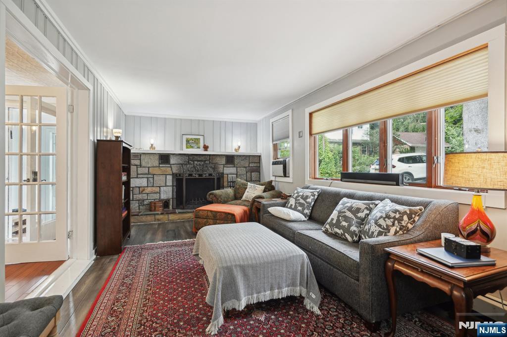 716 Glen Road Sparta, NJ 07871 - Photo 2 of 38