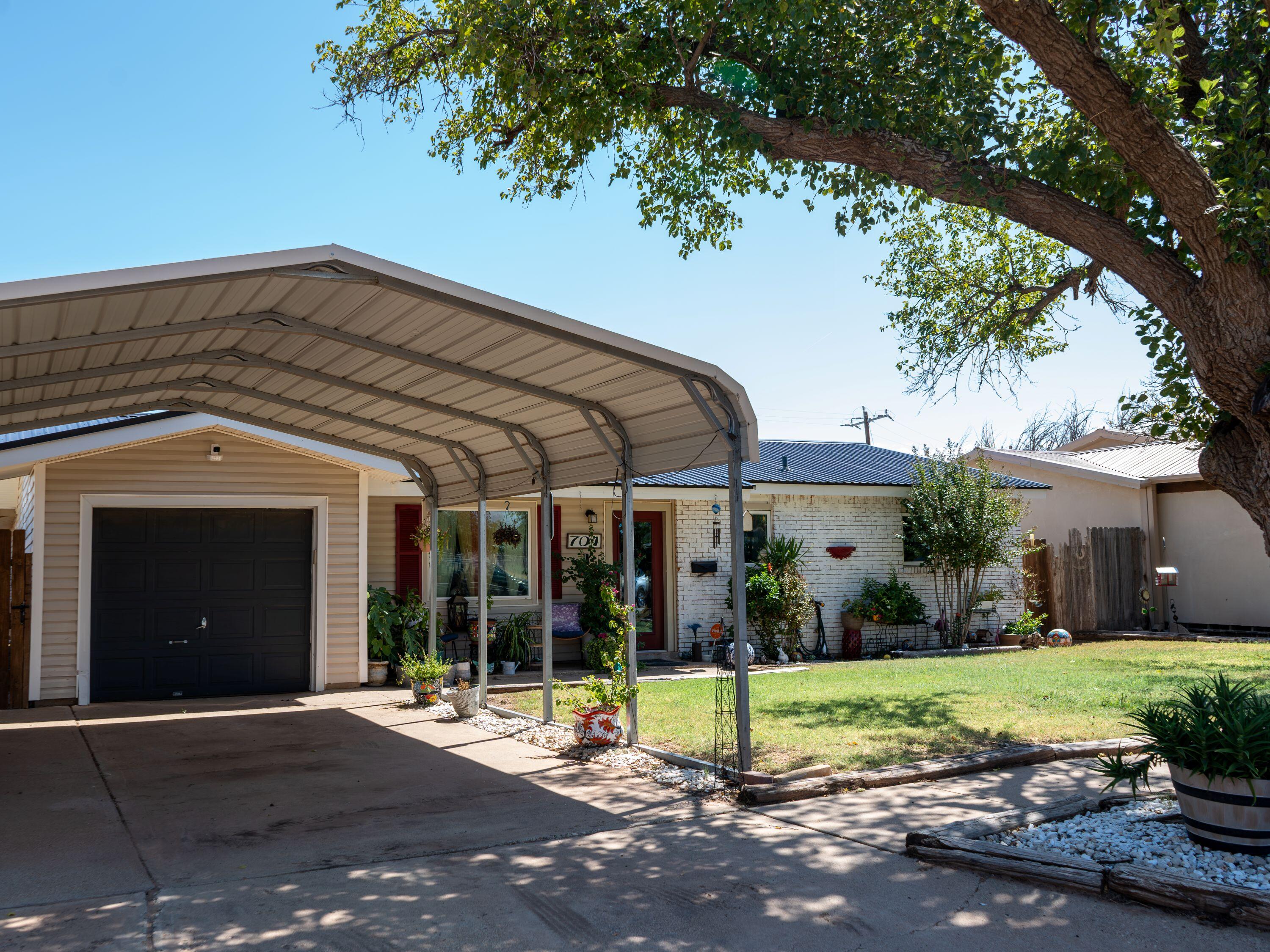 704 Chantilly Lane Post, TX 79356 - Photo 26 of 26 704 Front car