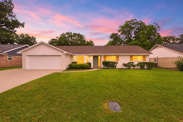 $405,000 | 2112 Stonegate Drive North, Bedford, TX 76021
