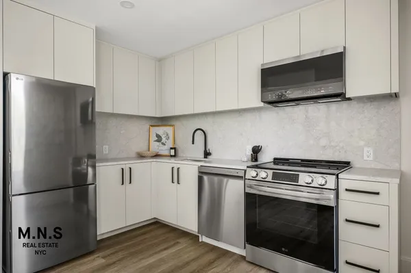 $7,015 | 65 Dupont Street, Unit 733 | Greenpoint