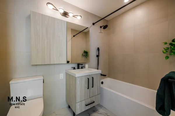 $7,015 | 65 Dupont Street, Unit 733 | Greenpoint