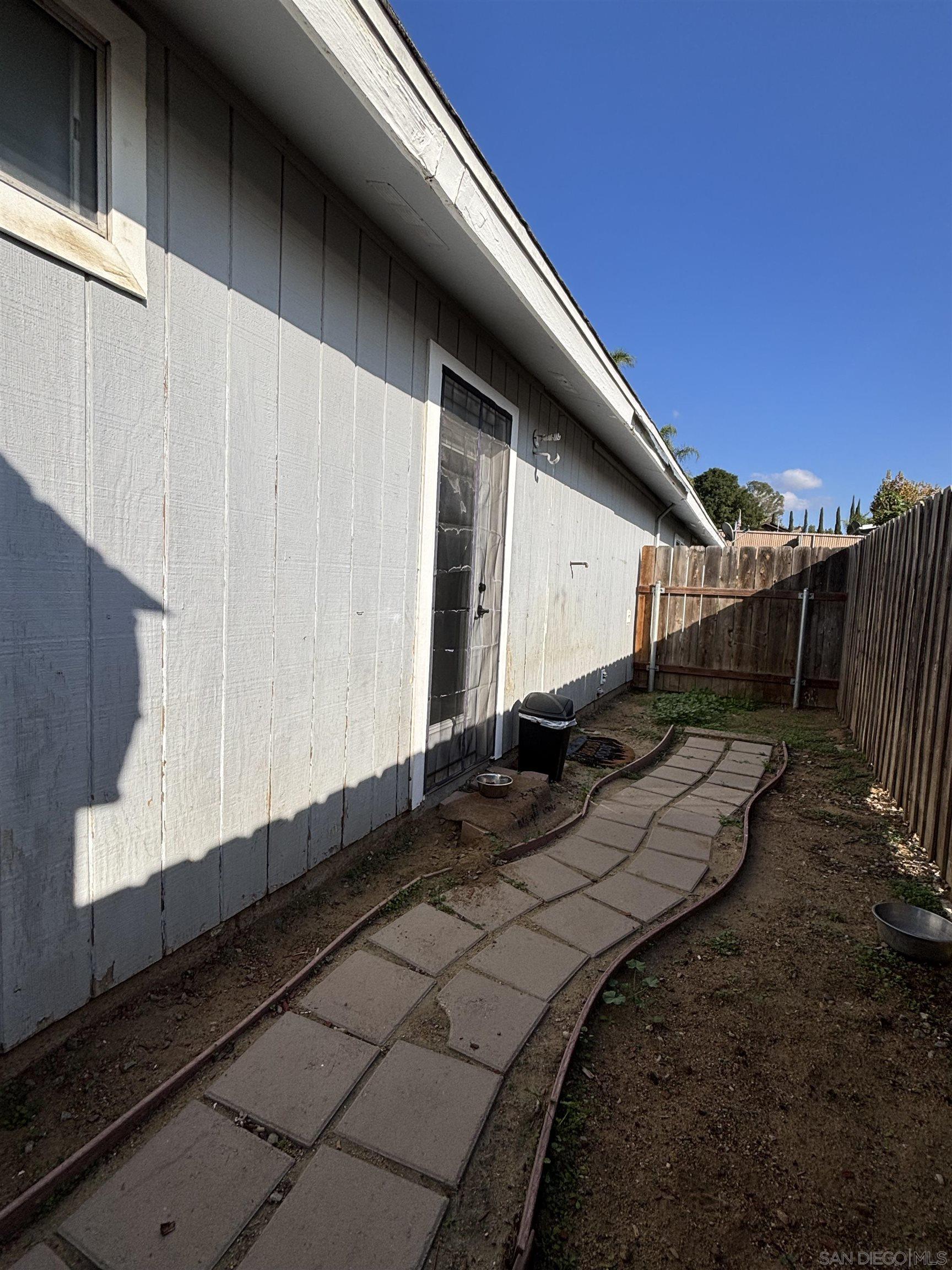 8209 Jema Way Lakeside, CA 92040 - Photo 16 of 40 a backyard of a house