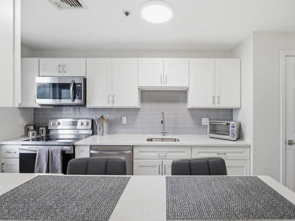 38 Dunham Road, Unit 310 Beverly, MA 01915 - Photo 4 of 41