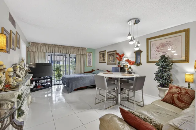 $209,900 | 3593 Crab Apple Trail, Unit B, Lake Worth, FL 33467