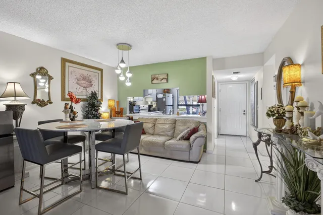 $209,900 | 3593 Crab Apple Trail, Unit B, Lake Worth, FL 33467