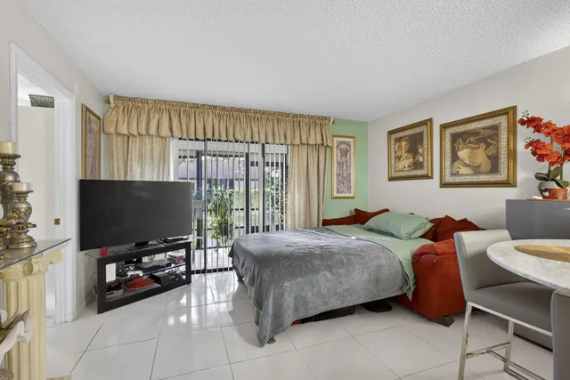 $209,900 | 3593 Crab Apple Trail, Unit B, Lake Worth, FL 33467