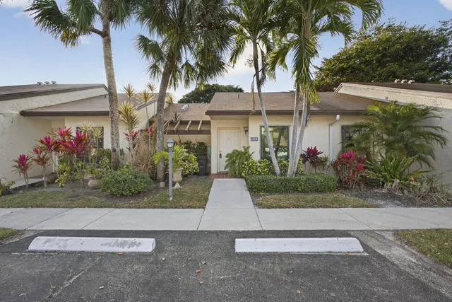 $209,900 | 3593 Crab Apple Trail, Unit B, Lake Worth, FL 33467