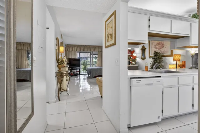 $209,900 | 3593 Crab Apple Trail, Unit B, Lake Worth, FL 33467