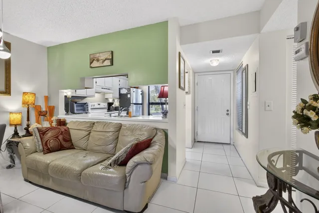 $209,900 | 3593 Crab Apple Trail, Unit B, Lake Worth, FL 33467