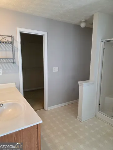 a bathroom with bathtub