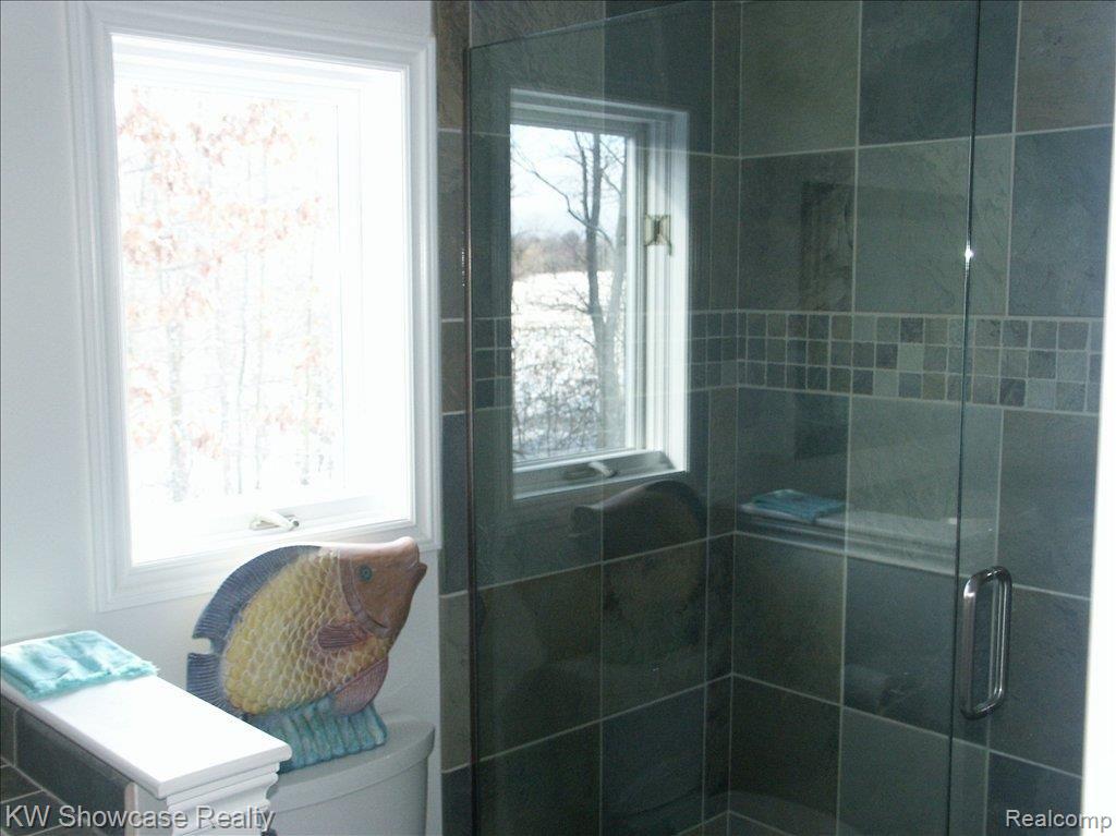 3185 Curdy Road Howell, MI 48855 - Photo 12 of 16 ceramic bath