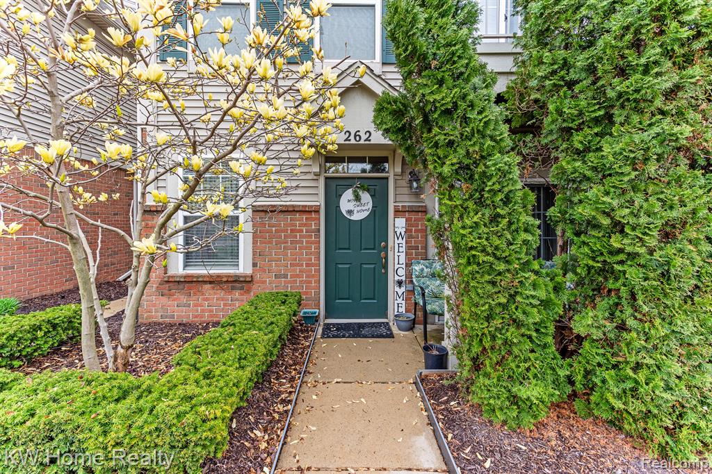 262 North Wixom Road Wixom, MI 48393 - Photo 1 of 14