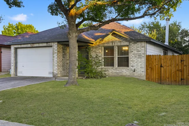 $200,000 | 9855 Foxmoor Creek, San Antonio, TX 78245