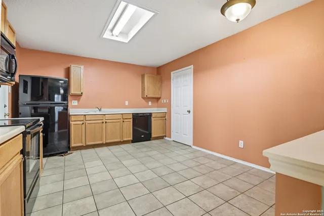 $200,000 | 9855 Foxmoor Creek, San Antonio, TX 78245