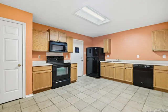 $200,000 | 9855 Foxmoor Creek, San Antonio, TX 78245