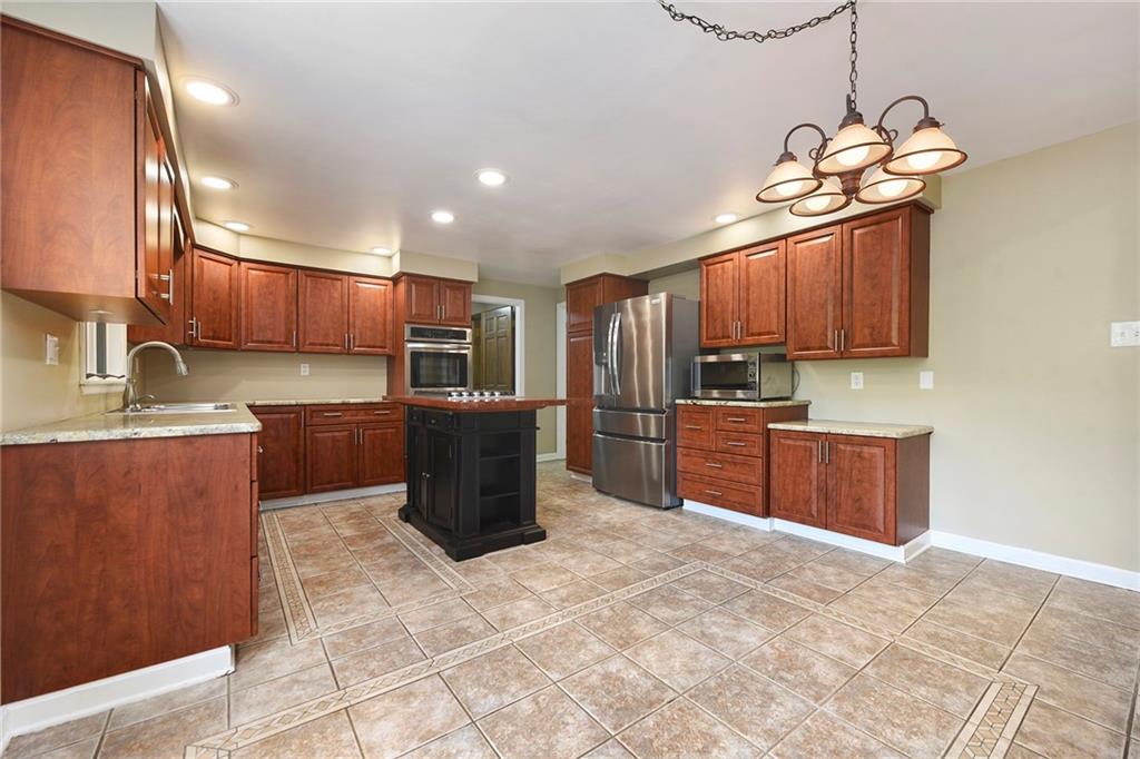 153 Oakwood Road Canonsburg, PA 15317 - Photo 8 of 50