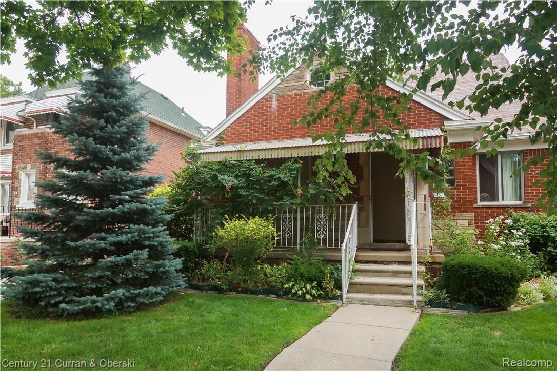 7644 Miller Road Dearborn, MI 48126 - Photo 1 of 33 01 - front of the house - from the right.jpg