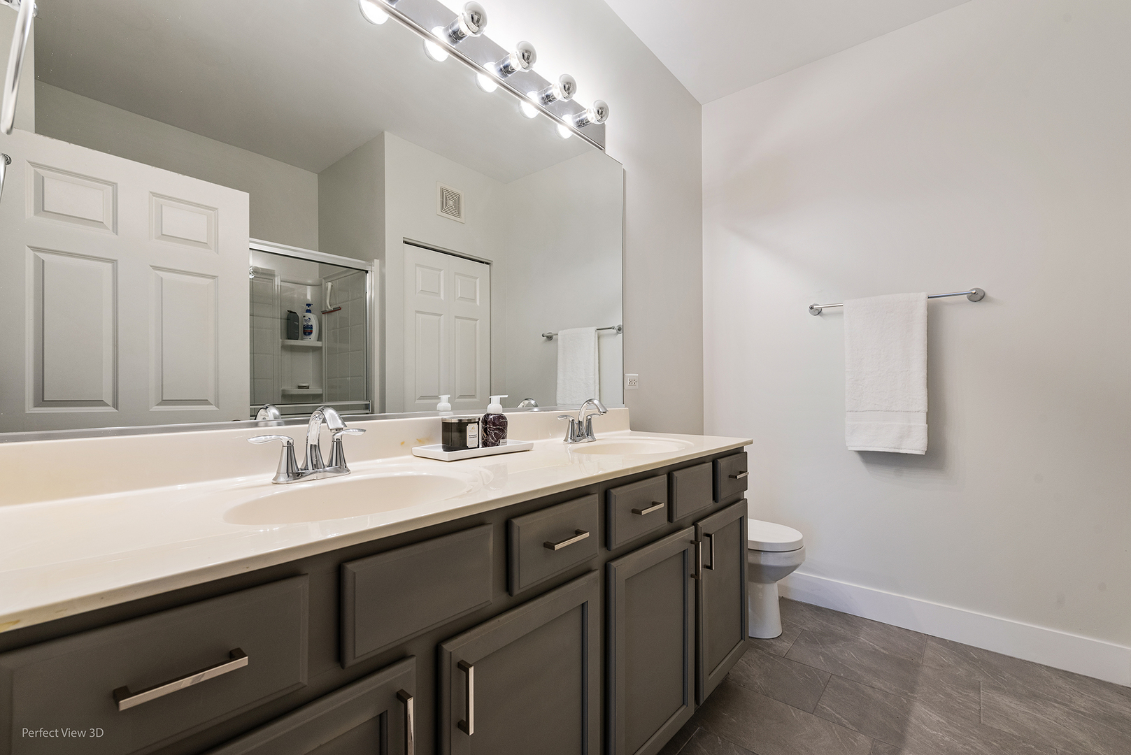 10200 Mulberry Lane, Unit G Bridgeview, IL 60455 - Photo 14 of 22 a bathroom with a double vanity sink and a mirror
