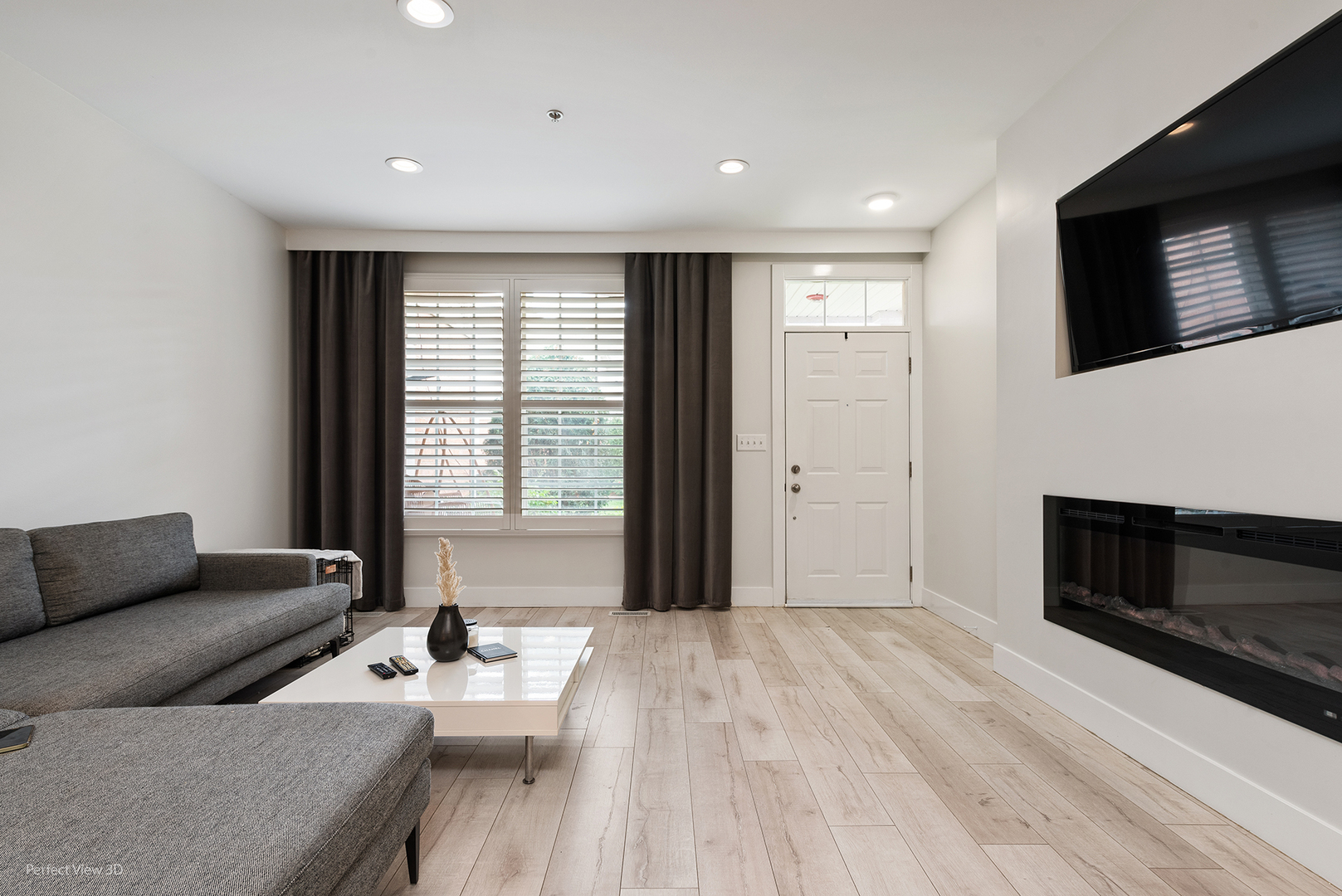 10200 Mulberry Lane, Unit G Bridgeview, IL 60455 - Photo 5 of 22 a living room with furniture and a flat screen tv