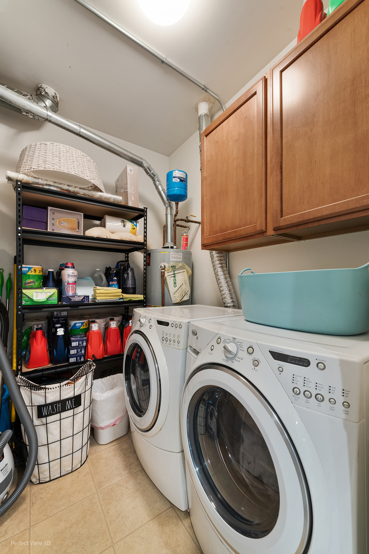 10200 Mulberry Lane, Unit G Bridgeview, IL 60455 - Photo 10 of 22 a utility room with dryer and washer