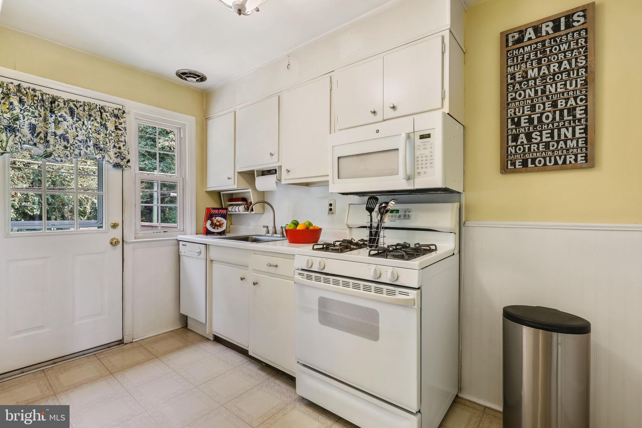 1166 Elm Road Baltimore, MD 21227 - Photo 9 of 30