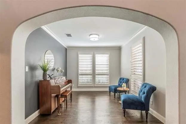 a view of a livingroom with furniture and windows