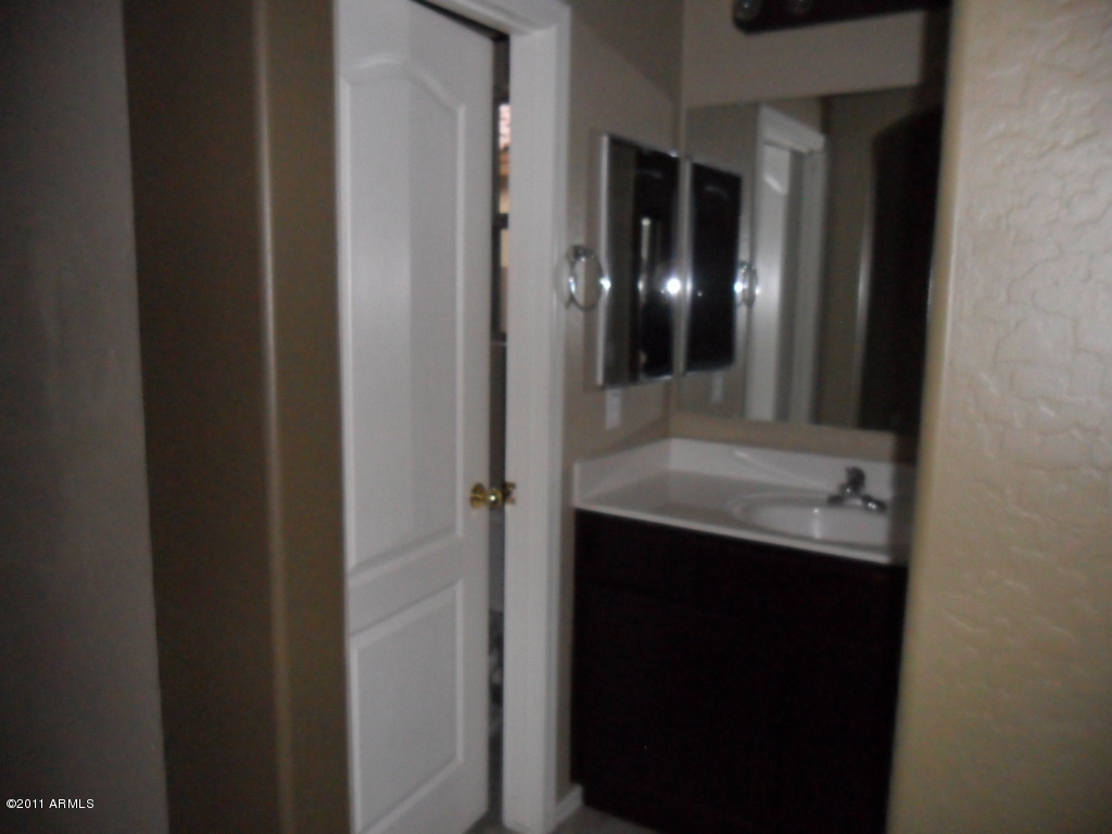 2446 West Gaby Road Phoenix, AZ 85041 - Photo 11 of 21 bath 2