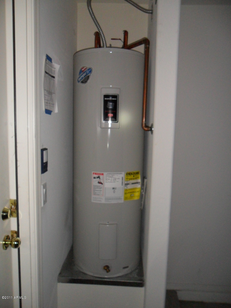 2446 West Gaby Road Phoenix, AZ 85041 - Photo 15 of 21 hot water