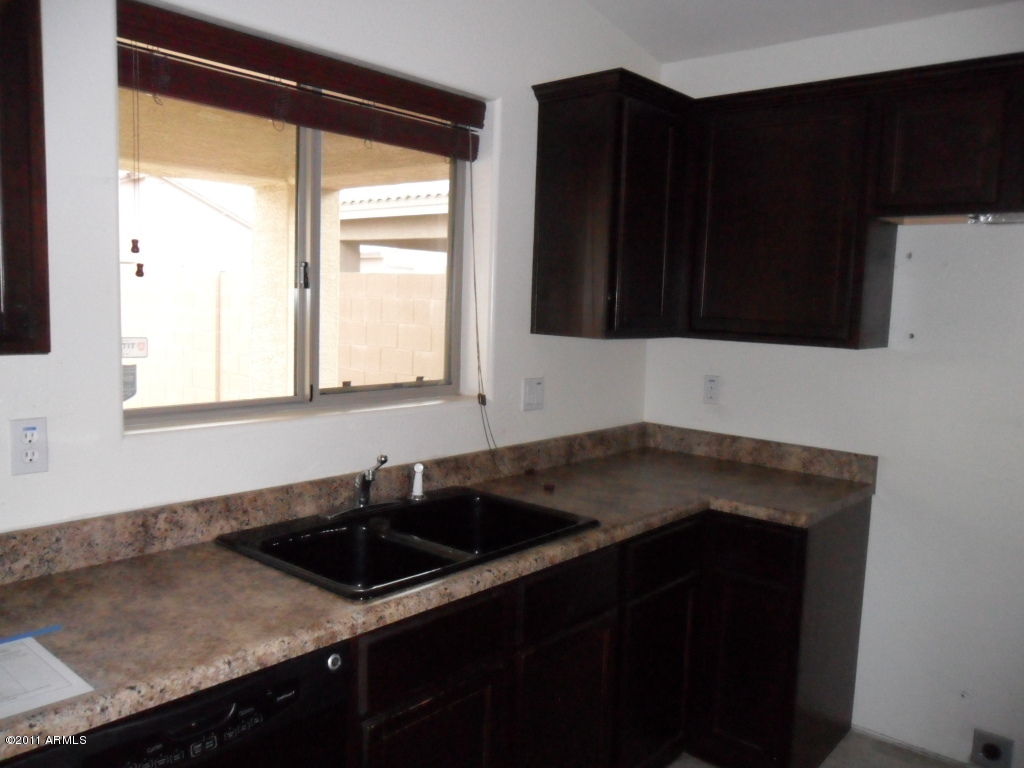 2446 West Gaby Road Phoenix, AZ 85041 - Photo 2 of 21 kitchen