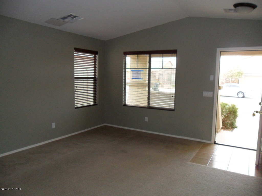 2446 West Gaby Road Phoenix, AZ 85041 - Photo 3 of 21 living