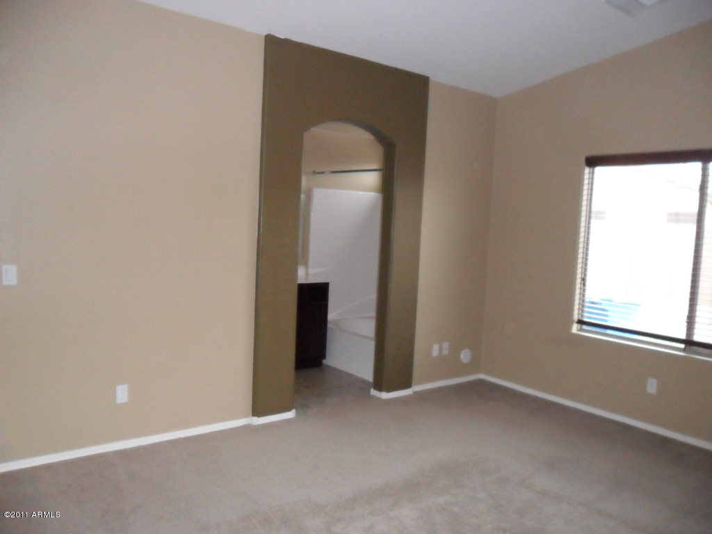 2446 West Gaby Road Phoenix, AZ 85041 - Photo 5 of 21 master
