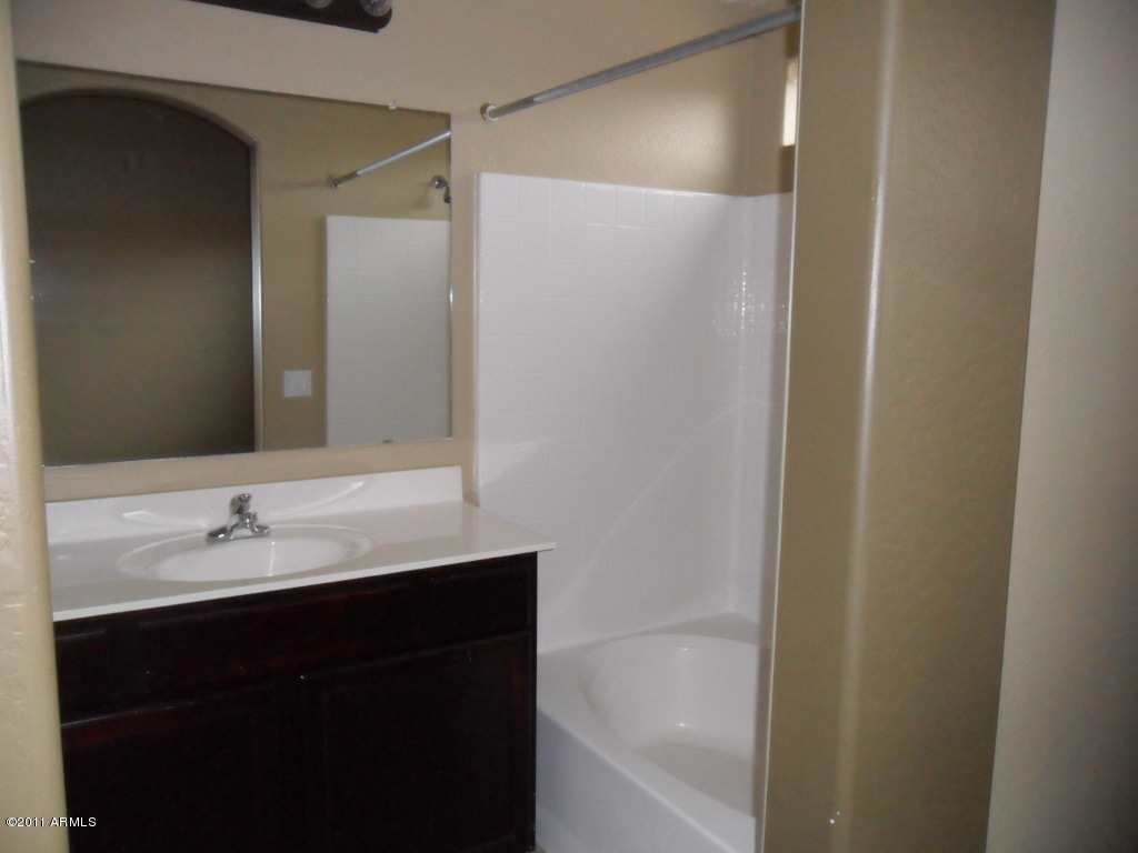 2446 West Gaby Road Phoenix, AZ 85041 - Photo 10 of 21 bath