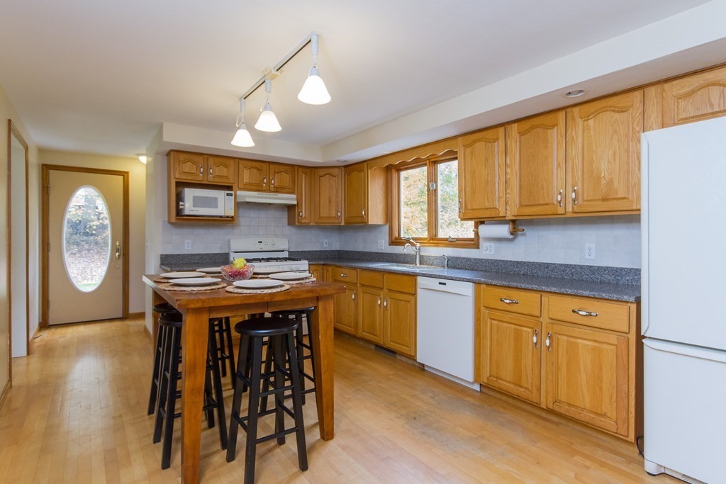 40 Ridge Road Pepperell, MA 01463 - Photo 11 of 32